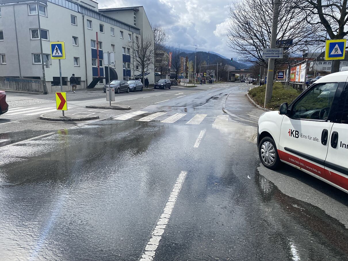 Wasserrohrbruch Bereich Mitterweg  Trenkwalderstraße